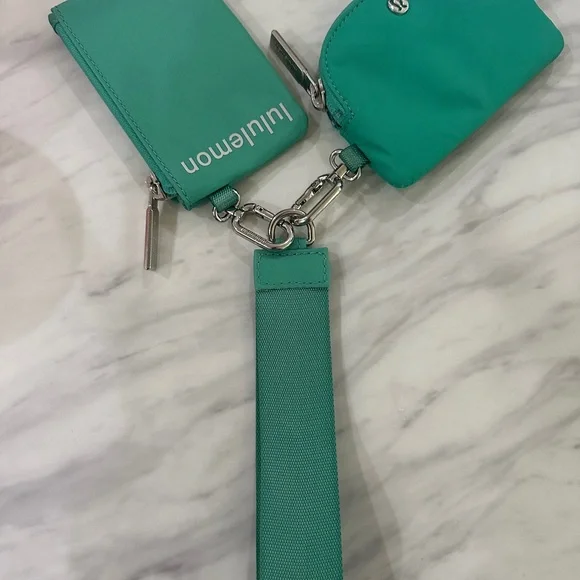 Lululemon Athletica Green Key Card Holder Set - Picture 2 of 8